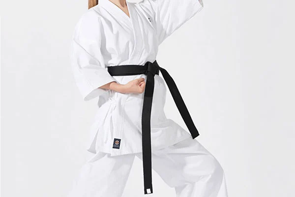 Karate-laitteet keskittyvät tarkkuuteen ja kontrolloituun kosketukseen
