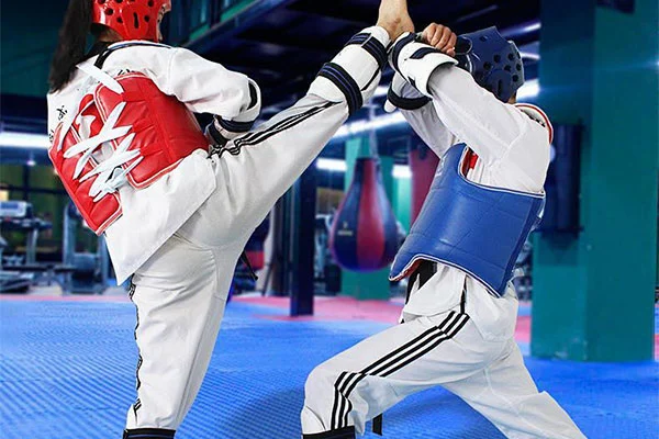 Taekwondo-laitteiden edistyminen nopeuden ja elektronisen pisteytyksen saavuttamiseksi
