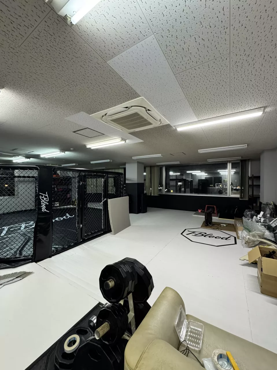 Asiakasprojektipäivitys: Ammattimainen MMA Octagon & Roll Mat -kuntosalin asennus valmis